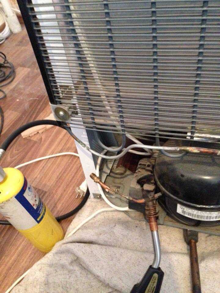 Старый холодильник