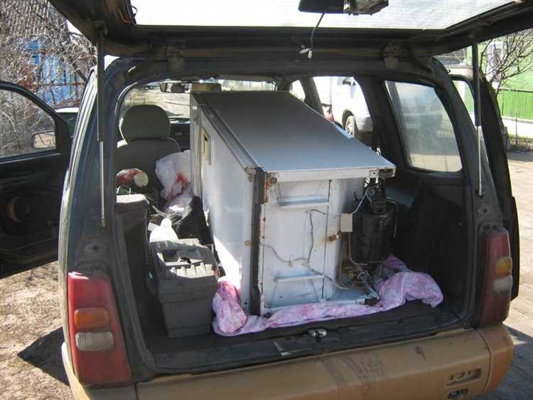 Шаг 1: Отключите холодильник и освободите его от продуктов