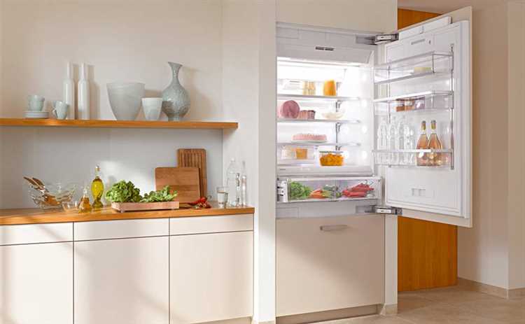  7. Холодильник Electrolux ERN1402AOW 