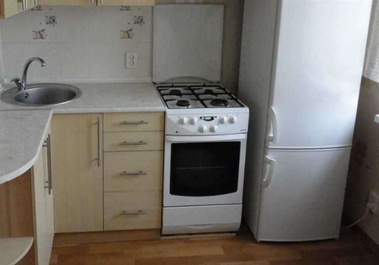 Можно ли ставить холодильник на холодильник