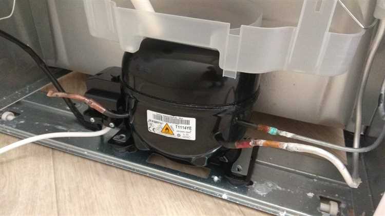 Почему холодильник гудит