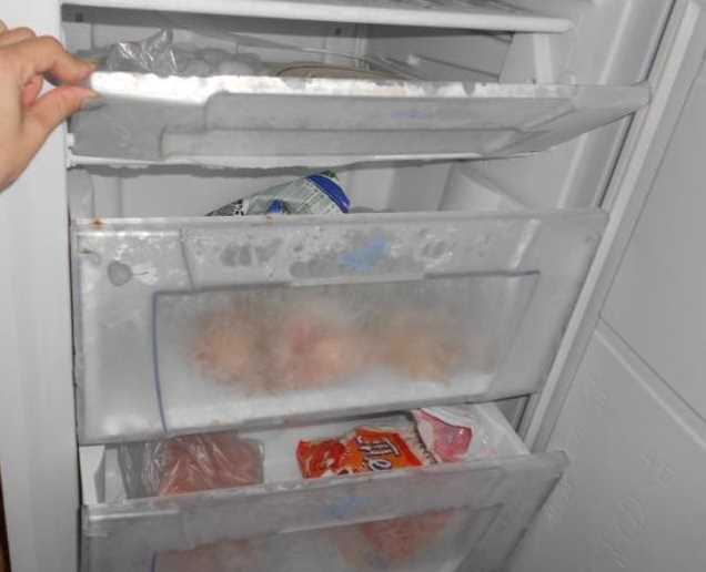 Почему морозилка продолжает работать