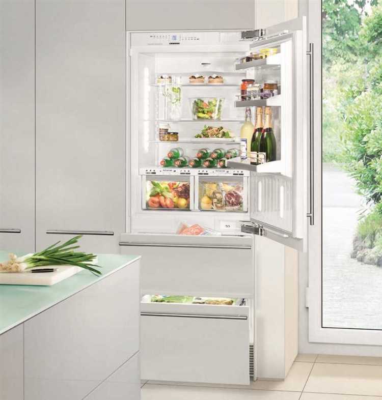 3. Холодильник Electrolux ERF4114AOW