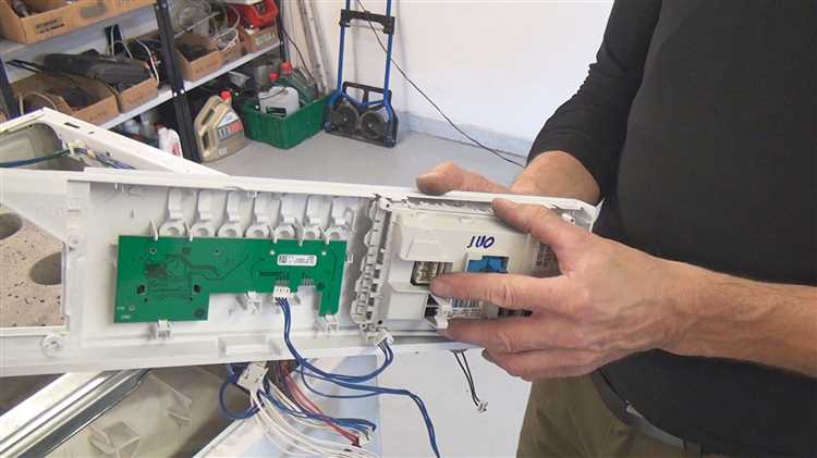 Как произвести ремонт модуля управления холодильника своими силами?