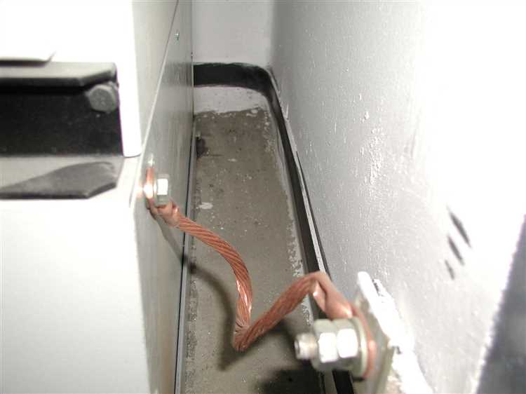 Почему холодильник бьет током?